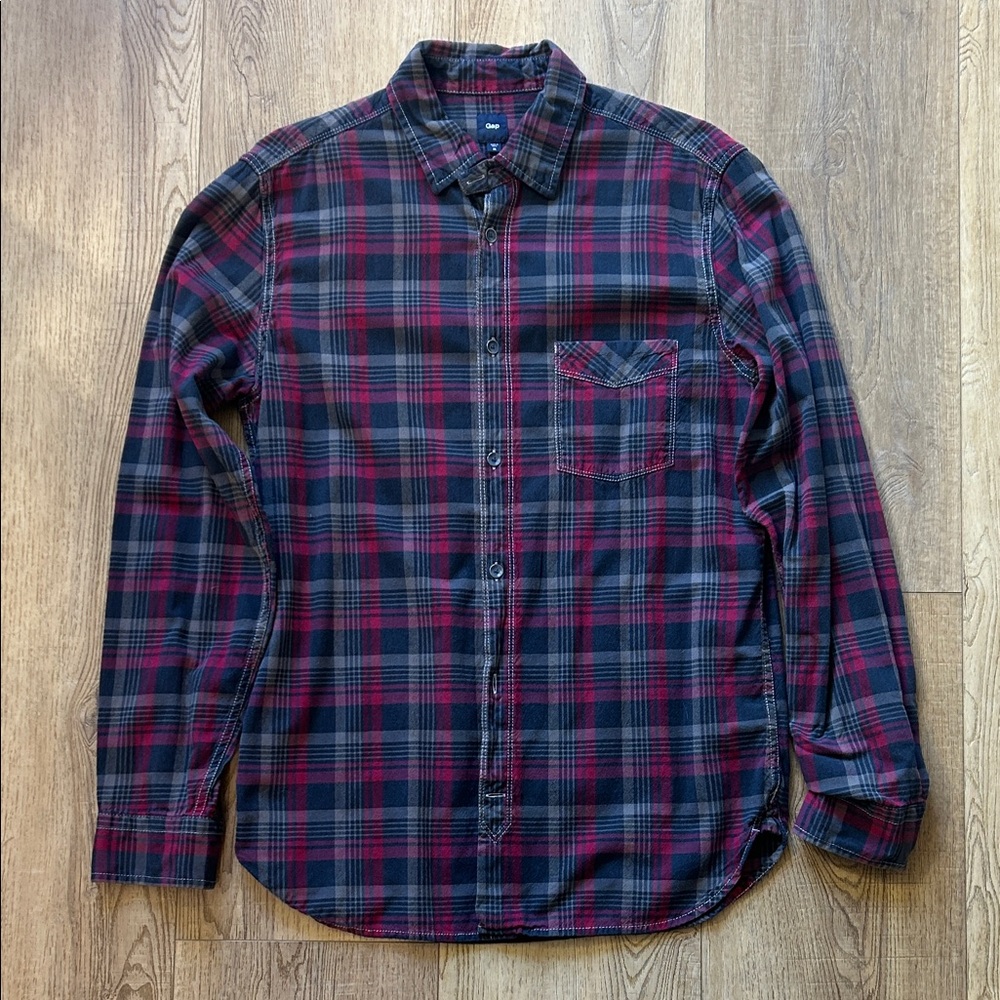 Gap Plaid Flannel Button-Down Shirt | Red & Navy | Men’s Medium